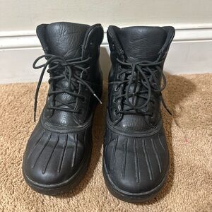 Nike ACG Woodside II Men 11 High Top Black  Leather Waterproof Duck Boots 386469